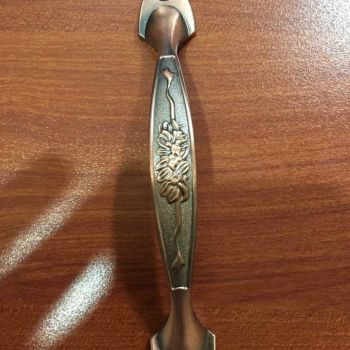 Tay hoa dây màu đồng